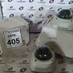 02 CÂMERAS DOME MARCA AVIGILON. (NO ESTADO) ATENÇÃO! FAZER A VISITAÇÃO ANTES DE ARREMATAR, NÃO SABEMOS SE FUNCIONA, LEILÃO NÃO TEM GARANTIA E NEM DEVOLUÇÃO, SUJEITO A POSSÍVEIS AVARIAS VISÍVEIS/OCULTAS E/OU AUSÊNCIA DE COMPONENTES.