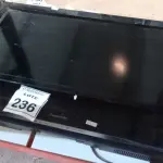 01 TVS LCD 32’’ MARCA PANASONIC. (NO ESTADO) ATENÇÃO! FAZER A VISITAÇÃO ANTES DE ARREMATAR, NÃO SABEMOS SE FUNCIONA, LEILÃO NÃO TEM GARANTIA E NEM DEVOLUÇÃO, SUJEITO A POSSÍVEIS AVARIAS VISÍVEIS/OCULTAS E/OU AUSÊNCIA DE COMPONENTES.