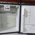 01 FRIGOBAR 127V MARCA DOMETIC. (NO ESTADO) ATENÇÃO! FAZER A VISITAÇÃO ANTES DE ARREMATAR, NÃO SABEMOS SE FUNCIONA, LEILÃO NÃO TEM GARANTIA E NEM DEVOLUÇÃO, SUJEITO A POSSÍVEIS AVARIAS VISÍVEIS/OCULTAS E/OU AUSÊNCIA DE COMPONENTES.
