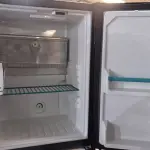 01 FRIGOBAR 220V MARCA ELECTROLUX. (NO ESTADO) ATENÇÃO! FAZER A VISITAÇÃO ANTES DE ARREMATAR, NÃO SABEMOS SE FUNCIONA, LEILÃO NÃO TEM GARANTIA E NEM DEVOLUÇÃO, SUJEITO A POSSÍVEIS AVARIAS VISÍVEIS/OCULTAS E/OU AUSÊNCIA DE COMPONENTES.