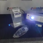 01 PROJETOR MARCA SANYO COM CABOS. (NO ESTADO) ATENÇÃO! FAZER A VISITAÇÃO ANTES DE ARREMATAR, NÃO SABEMOS SE FUNCIONA, LEILÃO NÃO TEM GARANTIA E NEM DEVOLUÇÃO, SUJEITO A POSSÍVEIS AVARIAS VISÍVEIS/OCULTAS E/OU AUSÊNCIA DE COMPONENTES.