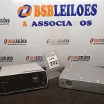 02 PROJETORES MARCA SONY. (NO ESTADO) ATENÇÃO! FAZER A VISITAÇÃO ANTES DE ARREMATAR, NÃO SABEMOS SE FUNCIONA, LEILÃO NÃO TEM GARANTIA E NEM DEVOLUÇÃO, SUJEITO A POSSÍVEIS AVARIAS VISÍVEIS/OCULTAS E/OU AUSÊNCIA DE COMPONENTES.