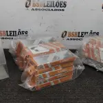 01 LOTE COM GRANDE QUANTIDADE DE FONES DE OUVIDO. (NO ESTADO) ATENÇÃO! FAZER A VISITAÇÃO ANTES DE ARREMATAR, NÃO SABEMOS SE FUNCIONA, LEILÃO NÃO TEM GARANTIA E NEM DEVOLUÇÃO, SUJEITO A POSSÍVEIS AVARIAS VISÍVEIS/OCULTAS E/OU AUSÊNCIA DE COMPONENTES.