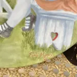 01 RARO PRATO DE PAREDE DE PORCELANA MY MAGIC HAT DA SÉRIE RUSTY MONEY PARECE QUE FOI ONTEM, SÉRIE "SEEMS LIKE YESTERDAY" "MY QUINTA EDIÇÃO PRODUÇÃO LIMITADA POR APENAS 10 DIAS DE PRODUÇÃO ,ENCERRADA DEFINITIVAMENTE, COM 21 CM DE DIAMETRÔ COM CERTIFICAFO DE AUNTECIDADE ITEM COMPRADO EM GARAGENS DE ANTIGUIDADES NOS EUA.SUPORTE PARA PRATO NÃO INCLUÍDO NESTA VENDA. (NO ESTADO) ATENÇÃO! FAZER A VISITAÇÃO ANTES DE ARREMATAR, NÃO SABEMOS SE FUNCIONA, LEILÃO NÃO TEM GARANTIA E NEM DEVOLUÇÃO, SUJEITO A POSSÍVEIS AVARIAS VISÍVEIS/OCULTAS E/OU AUSÊNCIA DE COMPONENTES.