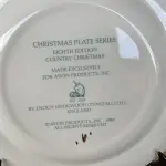 01 LINDO PRATO DE NATAL DA SÉRIE AVON CHRISTMAS PLATE  PRATO DE COLECIONADOR FEITO NA INGLATERRA POR ENOCH WEDGWOOD COUNTRY CHRISTMAS SERIES 8ª EDIÇÃO HOLIDAY WEDGWOOD VINTAGE. (TUNSTALL) EM 1980.COM 21,5 CM DE DIÂMETRO A IMPRESSÃO NESTE PRATO É DE "DASHING THROUGH THE SNOW" COM DOIS ANÉIS DE OURO 22K . ITEM COMPRADO EM GARAGENS DE ANTIGUIDADES NOS EUA.SUPORTE PARA PRATO NÃO INCLUÍDO NESTA VENDA. (NO ESTADO) ATENÇÃO! FAZER A VISITAÇÃO ANTES DE ARREMATAR, NÃO SABEMOS SE FUNCIONA, LEILÃO NÃO TEM GARANTIA E NEM DEVOLUÇÃO, SUJEITO A POSSÍVEIS AVARIAS VISÍVEIS/OCULTAS E/OU AUSÊNCIA DE COMPONENTES.