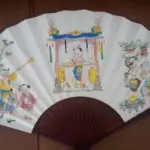 01 LEQUE JAPONÊS ANTIGO GUARDADO A ANOS EM ÓTIMO ESTADO COM 32CM DE COMPRIMENTO. (NO ESTADO) ATENÇÃO! FAZER A VISITAÇÃO ANTES DE ARREMATAR, NÃO SABEMOS SE FUNCIONA, LEILÃO NÃO TEM GARANTIA E NEM DEVOLUÇÃO, SUJEITO A POSSÍVEIS AVARIAS VISÍVEIS/OCULTAS E/OU AUSÊNCIA DE COMPONENTES.