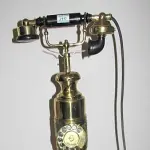 01 RARO TELEFONE IMPORTADO  FUNCIONANDO. FUNCIONANDO ATE O MOMENTO SEM GARANTIAS FUTURAS  ALT. 117CM. (NO ESTADO) ATENÇÃO! FAZER A VISITAÇÃO ANTES DE ARREMATAR, NÃO SABEMOS SE FUNCIONA, LEILÃO NÃO TEM GARANTIA E NEM DEVOLUÇÃO, SUJEITO A POSSÍVEIS AVARIAS VISÍVEIS/OCULTAS E/OU AUSÊNCIA DE COMPONENTES.