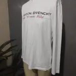 01 CAMISA MANGA LONGA GIVENCHY. TAMANHO MÉDIO. (NO ESTADO) ATENÇÃO! FAZER A VISITAÇÃO ANTES DE ARREMATAR, NÃO SABEMOS SE FUNCIONA, LEILÃO NÃO TEM GARANTIA E NEM DEVOLUÇÃO, SUJEITO A POSSÍVEIS AVARIAS VISÍVEIS/OCULTAS E/OU AUSÊNCIA DE COMPONENTES.