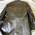 01 BLAZER DE COURO MASCULINO DA STAFFORD TAMANHO S COMPRADO EM LOJA NOS EUA.NO BRASIL, O TAMANHO S CORRESPONDE AO TAMANHO P. (NO ESTADO) ATENÇÃO! FAZER A VISITAÇÃO ANTES DE ARREMATAR, NÃO SABEMOS SE FUNCIONA, LEILÃO NÃO TEM GARANTIA E NEM DEVOLUÇÃO, SUJEITO A POSSÍVEIS AVARIAS VISÍVEIS/OCULTAS E/OU AUSÊNCIA DE COMPONENTES.