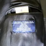 01 BLAZER DE COURO MASCULINO DA STAFFORD TAMANHO S COMPRADO EM LOJA NOS EUA.NO BRASIL, O TAMANHO S CORRESPONDE AO TAMANHO P. (NO ESTADO) ATENÇÃO! FAZER A VISITAÇÃO ANTES DE ARREMATAR, NÃO SABEMOS SE FUNCIONA, LEILÃO NÃO TEM GARANTIA E NEM DEVOLUÇÃO, SUJEITO A POSSÍVEIS AVARIAS VISÍVEIS/OCULTAS E/OU AUSÊNCIA DE COMPONENTES.