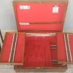 01 LOTE COM UMA CAIXA PARA FAQUEIRO HERCULES E UM TRIPE ARA CAMARA FOTOGRAFICA. (NO ESTADO) ATENÇÃO! FAZER A VISITAÇÃO ANTES DE ARREMATAR, NÃO SABEMOS SE FUNCIONA, LEILÃO NÃO TEM GARANTIA E NEM DEVOLUÇÃO, SUJEITO A POSSÍVEIS AVARIAS VISÍVEIS/OCULTAS E/OU AUSÊNCIA DE COMPONENTES.