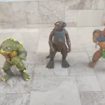 01 LOTE COM BONECOS  COLECIONAVEL TARTARUGAS NINJA MUTANTES TMNT PLAYMATES VINTAGE. (NO ESTADO) ATENÇÃO! FAZER A VISITAÇÃO ANTES DE ARREMATAR, NÃO SABEMOS SE FUNCIONA, LEILÃO NÃO TEM GARANTIA E NEM DEVOLUÇÃO, SUJEITO A POSSÍVEIS AVARIAS VISÍVEIS/OCULTAS E/OU AUSÊNCIA DE COMPONENTES.