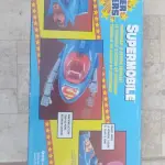 01 MCFARLANE TOYS DC SUPER POWERS SUPERMOBILE ACTION FIGURE NOVO NA CAIXA ABERTPO APENAS PARA CONFERENCIA COMPRADO NOS EUA ORIGINAL. (NO ESTADO) ATENÇÃO! FAZER A VISITAÇÃO ANTES DE ARREMATAR, NÃO SABEMOS SE FUNCIONA, LEILÃO NÃO TEM GARANTIA E NEM DEVOLUÇÃO, SUJEITO A POSSÍVEIS AVARIAS VISÍVEIS/OCULTAS E/OU AUSÊNCIA DE COMPONENTES.