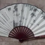 01 LEQUE JAPONÊS ANTIGO GUARDADO A ANOS EM ÓTIMO ESTADO COM 32CM DE COMPRIMENTO. (NO ESTADO) ATENÇÃO! FAZER A VISITAÇÃO ANTES DE ARREMATAR, NÃO SABEMOS SE FUNCIONA, LEILÃO NÃO TEM GARANTIA E NEM DEVOLUÇÃO, SUJEITO A POSSÍVEIS AVARIAS VISÍVEIS/OCULTAS E/OU AUSÊNCIA DE COMPONENTES.