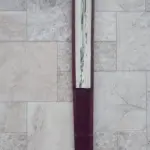 01 LEQUE JAPONÊS ANTIGO GUARDADO A ANOS EM ÓTIMO ESTADO COM 32CM DE COMPRIMENTO. (NO ESTADO) ATENÇÃO! FAZER A VISITAÇÃO ANTES DE ARREMATAR, NÃO SABEMOS SE FUNCIONA, LEILÃO NÃO TEM GARANTIA E NEM DEVOLUÇÃO, SUJEITO A POSSÍVEIS AVARIAS VISÍVEIS/OCULTAS E/OU AUSÊNCIA DE COMPONENTES.