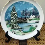 01 PRATO “PORCELANA COM CENAS DE INVERNO COM 20,5 CM DE DIÂMETRO SUPORTE PARA PRATO NÃO INCLUÍDO NESTA VENDA. (NO ESTADO) ATENÇÃO! FAZER A VISITAÇÃO ANTES DE ARREMATAR, NÃO SABEMOS SE FUNCIONA, LEILÃO NÃO TEM GARANTIA E NEM DEVOLUÇÃO, SUJEITO A POSSÍVEIS AVARIAS VISÍVEIS/OCULTAS E/OU AUSÊNCIA DE COMPONENTES.