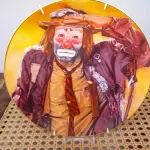 01 PRATO DE COLECIONADOR EMMETT POR ROBERT BLOTTIAUX,PRIMEIRA EDIÇÃO DA ''SÉRIE PALHAÇO FAMOSO''PINTADO EXCLUSIVAMENTE PARA ESTA PLACA DE EDIÇÃO LIMITADA Nº 1682 VEJA NAS FOTOS PREÇOS DELE EM OUTROS PAISES PRATOS MUITOS RAROS VEM EM SUA CAIXA ORIGINAL COM CERTIFICADO ORIGINAL DE AUTENTICIDADE E DOCUMENTAÇÃO. ITEM COMPRADO EM GARAGENS DE ANTIGUIDADES NOS EUA. (NO ESTADO) ATENÇÃO! FAZER A VISITAÇÃO ANTES DE ARREMATAR, NÃO SABEMOS SE FUNCIONA, LEILÃO NÃO TEM GARANTIA E NEM DEVOLUÇÃO, SUJEITO A POSSÍVEIS AVARIAS VISÍVEIS/OCULTAS E/OU AUSÊNCIA DE COMPONENTES.