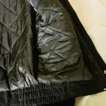 01 JAQUETA DE COURO PRETA DE CAMURÇA MASCULINA TAMANHO M COMPRADO EM LOJA NOS EUA.NO BRASIL EM EXCELENTE ESTADO. . (NO ESTADO) ATENÇÃO! FAZER A VISITAÇÃO ANTES DE ARREMATAR, NÃO SABEMOS SE FUNCIONA, LEILÃO NÃO TEM GARANTIA E NEM DEVOLUÇÃO, SUJEITO A POSSÍVEIS AVARIAS VISÍVEIS/OCULTAS E/OU AUSÊNCIA DE COMPONENTES.