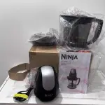 01 PROCESSADOR PERSONAL NINJA MODELO QB751Q SERIES VOLTAGEM 120V 60HZ 450 WATTS NOVO NUNCA USADO FUNCIONANDO.ITEM ORIGINAL COMPRADO EM LOJA NOS EUA. (NO ESTADO) ATENÇÃO! FAZER A VISITAÇÃO ANTES DE ARREMATAR, NÃO SABEMOS SE FUNCIONA, LEILÃO NÃO TEM GARANTIA E NEM DEVOLUÇÃO, SUJEITO A POSSÍVEIS AVARIAS VISÍVEIS/OCULTAS E/OU AUSÊNCIA DE COMPONENTES.