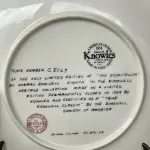 01 PRATO VINTAGE NORMAN ROCKWELL DE 1984. INTITULA-SE "THE STORYTELLER" (O CONTADOR DE HISTÓRIAS). É FEITO EM PORCELANA FINA KNOWLES. É O OITAVO DA COLEÇÃO ROCKWELL HERITAGE. FABRICADO EM EDIÇÃO LIMITADA, PERMANENTEMENTE FECHADO EM 1984 PELA KNOWLES E CERTIFICADO COMO UM "VERDADEIRO CLÁSSICO ROCKWELL" PELA ROCKWELL SOCIETY OF AMERICA. É MARCADO COM O NÚMERO BRADEX 84-R70-3.8. É MARCADO COM O NÚMERO DE PLACA C 8167O.SUPORTE DO PRATO NÃO ESTÁ INCLUÍDO. ITEM COMPRADO EM GARAGENS DE ANTIGUIDADES NOS EUA. (NO ESTADO) ATENÇÃO! FAZER A VISITAÇÃO ANTES DE ARREMATAR, NÃO SABEMOS SE FUNCIONA, LEILÃO NÃO TEM GARANTIA E NEM DEVOLUÇÃO, SUJEITO A POSSÍVEIS AVARIAS VISÍVEIS/OCULTAS E/OU AUSÊNCIA DE COMPONENTES.