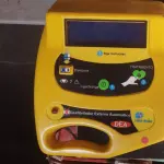 01 DESFILIBRADOR DÉA E UM MEDIDOR DE PRESSÃO PARADOS A MUITO TEMPO SEM TEST. (NO ESTADO) ATENÇÃO! FAZER A VISITAÇÃO ANTES DE ARREMATAR, NÃO SABEMOS SE FUNCIONA, LEILÃO NÃO TEM GARANTIA E NEM DEVOLUÇÃO, SUJEITO A POSSÍVEIS AVARIAS VISÍVEIS/OCULTAS E/OU AUSÊNCIA DE COMPONENTES.