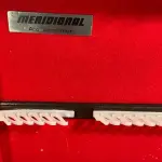 01 ANTIGA CAIXA FAQUEIROS ARTE DÉCOR. ANOS 50, EM MADEIRA NOBRE, INTERIOR COM FORRAÇÃO EM TECIDO AVELUDADO. ACOMPANHA CHAVE. COM 18X55X42 CM. SEM CUPIM PRECISA APENAS DE UMA LIMPEZA, POIS FOI EMBALADA COM FITA MARCAS DAS FOTOS SAI FÁCIL