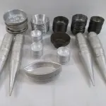 232 FORMINHAS PARA EMPADAS, SALGADOS E DOCES EM ALUMÍNIO DE DIVERSOS MODELOS E TAMANHOS. (NO ESTADO) ATENÇÃO! FAZER A VISITAÇÃO ANTES DE ARREMATAR, NÃO SABEMOS SE FUNCIONA, LEILÃO NÃO TEM GARANTIA E NEM DEVOLUÇÃO, SUJEITO A POSSÍVEIS AVARIAS VISÍVEIS/OCULTAS E/OU AUSÊNCIA DE COMPONENTES.