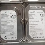 01 LOTE COM 4 HDS RETIRADOS DAS MÁQUINAS FUNCIONANDO E FORAM FORMATADOS LOTE COM 2 HDS DE 250 GB, E 2 HDS DE 500 GB. (NO ESTADO) ATENÇÃO! FAZER A VISITAÇÃO ANTES DE ARREMATAR, NÃO SABEMOS SE FUNCIONA, LEILÃO NÃO TEM GARANTIA E NEM DEVOLUÇÃO, SUJEITO A POSSÍVEIS AVARIAS VISÍVEIS/OCULTAS E/OU AUSÊNCIA DE COMPONENTES.