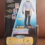 01 RARO STAR TREK DR LEONARD MCCOY KB TOYS EXCLUSIVE 1998 EDITION NOVO LACARDO NA CAIXA ITEM COMPRADO E GARAGENS DE ANTIGUIDADES NOS EUA. (NO ESTADO) ATENÇÃO! FAZER A VISITAÇÃO ANTES DE ARREMATAR, NÃO SABEMOS SE FUNCIONA, LEILÃO NÃO TEM GARANTIA E NEM DEVOLUÇÃO, SUJEITO A POSSÍVEIS AVARIAS VISÍVEIS/OCULTAS E/OU AUSÊNCIA DE COMPONENTES.