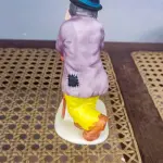 01 ESTATUETA DE PALHAÇO DE CERÂMICA VINTAGE DA COLEÇÃO FLAMBRO DE EMMETT KELLY JR. PAÍS/REGIÃO DE FABRICAÇÃO TAIWAN. ESTA ESTATUETA DO EMMETT KELLY JR. APRESENTA UM PALHAÇO SEGURANDO O ROSTO ENTRE AS MÃOS. ORIGINAL. EXCELENTE ESTADO, SEM LASCAS, RACHADURAS EM ÓTIMO ESTADO PEÇA RARA ITEM LANÇADOS ANOS 90 NOS EUA  CM DE ALTURA E UMA BASE DE 15 ​​CM. COM  SUA ASSINATURA NA PARTE INFERIOR JUNTO COM "EXCLUSIVAMENTE DA FLAMBRO EMPRESA FAMOSA NOS EUA DECADA DE 90, COMPRADAS EM LOJAS DE ANTIGUIDADES DOS EUA. (NO ESTADO) ATENÇÃO! FAZER A VISITAÇÃO ANTES DE ARREMATAR, NÃO SABEMOS SE FUNCIONA, LEILÃO NÃO TEM GARANTIA E NEM DEVOLUÇÃO, SUJEITO A POSSÍVEIS AVARIAS VISÍVEIS/OCULTAS E/OU AUSÊNCIA DE COMPONENTES.