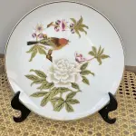 01 RARO PRATO IMPORTADO - "JARDIM CHINÊS" COM PÁSSARO E FLORES - FABRICADO NO JAPÃO NA DÉCADA DE 70. COM 19 CM DE DIÂMETRO, COM DESIGN ORIGINAL DO SHAFFORD JAPAN CHINESE GARDEN TORNANDO ESTE PRATO UMA ÓTIMA OPÇÃO DE PRESENTE OU UM BELO ITEM PARA COLECIONADORES. SUPORTE DO PRATO NÃO ESTÁ INCLUÍDO. ITEM COMPRADO EM GARAGENS DE ANTIGUIDADES NOS EUA. (NO ESTADO) ATENÇÃO! FAZER A VISITAÇÃO ANTES DE ARREMATAR, NÃO SABEMOS SE FUNCIONA, LEILÃO NÃO TEM GARANTIA E NEM DEVOLUÇÃO, SUJEITO A POSSÍVEIS AVARIAS VISÍVEIS/OCULTAS E/OU AUSÊNCIA DE COMPONENTES.