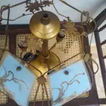 01 ABAJUR ANTIGO EM BRONZE COM 50 CM DE ALTURA. (NO ESTADO) ATENÇÃO! FAZER A VISITAÇÃO ANTES DE ARREMATAR, NÃO SABEMOS SE FUNCIONA, LEILÃO NÃO TEM GARANTIA E NEM DEVOLUÇÃO, SUJEITO A POSSÍVEIS AVARIAS VISÍVEIS/OCULTAS E/OU AUSÊNCIA DE COMPONENTES.