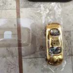 01 RARO CARRO COLECIONÁVEL DA NASCAR COM O 50º ANIVERSÁRIO EM EXPOSIÇÃO BILL ELLIOTT OURO 24K, ITEM COMPRADO EM GARAGENS DE ANTIGUIDADES NOS EUA. (NO ESTADO) ATENÇÃO! FAZER A VISITAÇÃO ANTES DE ARREMATAR, NÃO SABEMOS SE FUNCIONA, LEILÃO NÃO TEM GARANTIA E NEM DEVOLUÇÃO, SUJEITO A POSSÍVEIS AVARIAS VISÍVEIS/OCULTAS E/OU AUSÊNCIA DE COMPONENTES.