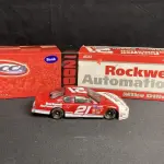 01 RARA MINIATURA DA CASCAR ACTION NASCAR 1/24 DIECAST #21 MIKE DILLON ROCKWELL AUTOMATION 2000 MONTE CARLO,COMPRADA EM GARAGEM DE ANTIGUIDADES NOS EUA. (NO ESTADO) ATENÇÃO! FAZER A VISITAÇÃO ANTES DE ARREMATAR, NÃO SABEMOS SE FUNCIONA, LEILÃO NÃO TEM GARANTIA E NEM DEVOLUÇÃO, SUJEITO A POSSÍVEIS AVARIAS VISÍVEIS/OCULTAS E/OU AUSÊNCIA DE COMPONENTES.