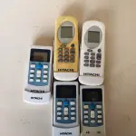 01 LOTE COM CONTROLES PARA AR CONDICIONADO. (NO ESTADO) ATENÇÃO! FAZER A VISITAÇÃO ANTES DE ARREMATAR, NÃO SABEMOS SE FUNCIONA, LEILÃO NÃO TEM GARANTIA E NEM DEVOLUÇÃO, SUJEITO A POSSÍVEIS AVARIAS VISÍVEIS/OCULTAS E/OU AUSÊNCIA DE COMPONENTES.