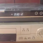 01 HDD/DVD RECORDER LG RH397H FUNCIONANDO PERFEITAMENTE MAIS DVD CCE. (NO ESTADO) ATENÇÃO! FAZER A VISITAÇÃO ANTES DE ARREMATAR, NÃO SABEMOS SE FUNCIONA, LEILÃO NÃO TEM GARANTIA E NEM DEVOLUÇÃO, SUJEITO A POSSÍVEIS AVARIAS VISÍVEIS/OCULTAS E/OU AUSÊNCIA DE COMPONENTES.