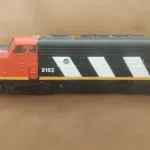 01 LOCOMOTIVA BACHMANN 400508 HO EMD F9 CANADIAN NATIONAL (CN) 9162 ANALOG DC BELA PEÇA E RARA. ITEM COMPRADO EM GARAGENS DE ANTIGUIDADES NOS EUA. (NO ESTADO) ATENÇÃO! FAZER A VISITAÇÃO ANTES DE ARREMATAR, NÃO SABEMOS SE FUNCIONA, LEILÃO NÃO TEM GARANTIA E NEM DEVOLUÇÃO, SUJEITO A POSSÍVEIS AVARIAS VISÍVEIS/OCULTAS E/OU AUSÊNCIA DE COMPONENTES.