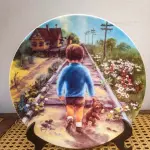 01 PRATO VILETTA FINE CHINA "HOME BY LUNCH" "EM PORTUGUES CASA NO ALMOÇO" EDIÇÃO LIMITADA, 2º EDIÇÃO  DA SÉRIE "SEEMS LIKE YESTERDAY". FABRICADO POR R.J. ERNST ENTERPRISES INC., ARTE POR RUSTY MONEY. 21 CM DE DIÂMETRO. PERFEITO NA CAIXA. DA DÉCADA DE  1982. PRATO DE NUMERO, 827A. ESTÁ EM PERFEITAS CONDIÇÕES, NA CAIXA E COM CERTIFICADO. EDIÇÃO LIMITADA DE LANÇAMENTOS POR APENAS 10  DIAS DE VENDAS NOS EUA NA DÉCADA DE 80.ITEM COMPRADO EM GARAGEM DE ANTIGUIDADES NOS EUA. SUPORTE PARA PRATO NÃO INCLUÍDO NESTA VENDA. (NO ESTADO) ATENÇÃO! FAZER A VISITAÇÃO ANTES DE ARREMATAR, NÃO SABEMOS SE FUNCIONA, LEILÃO NÃO TEM GARANTIA E NEM DEVOLUÇÃO, SUJEITO A POSSÍVEIS AVARIAS VISÍVEIS/OCULTAS E/OU AUSÊNCIA DE COMPONENTES.