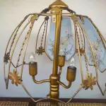 01 ABAJUR ANTIGO EM BRONZE COM 50 CM DE ALTURA. (NO ESTADO) ATENÇÃO! FAZER A VISITAÇÃO ANTES DE ARREMATAR, NÃO SABEMOS SE FUNCIONA, LEILÃO NÃO TEM GARANTIA E NEM DEVOLUÇÃO, SUJEITO A POSSÍVEIS AVARIAS VISÍVEIS/OCULTAS E/OU AUSÊNCIA DE COMPONENTES.