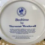 01 PRATO DE COLECIONADOR INTITULADO "HORA DE DORMIR" É INSPIRADO NA OBRA DE NORMAN ROCKWELL E FAZ PARTE DA MARCA MUSEUM COLLECTIONS INC. APRESENTA UM DESIGN CHARMOSO QUE RETRATA A ROTINA DA HORA DE DORMIR DE UMA CRIANÇA, COM UM TOQUE VINTAGE QUE O TORNA PERFEITO PARA TODAS AS OCASIÕES. O PRATO TEM 16 CM DE DIÂMETRO. ESTE ITEM FOI FABRICADO NO JAPÃO DURANTE A DÉCADA DE 1980 E É UM ÓTIMO COMPLEMENTO PARA QUALQUER COLEÇÃO DE ITENS DECORATIVOS COLECIONÁVEIS. O TEMA DO PRATO É A HORA DE DORMIR, E É PERFEITO PARA QUEM APRECIA A CULTURA AMERICANA E ITENS VINTAGE. SUPORTE DO PRATO NÃO ESTÁ INCLUÍDO. ITEM COMPRADO EM GARAGENS DE ANTIGUIDADES NOS EUA. (NO ESTADO) ATENÇÃO! FAZER A VISITAÇÃO ANTES DE ARREMATAR, NÃO SABEMOS SE FUNCIONA, LEILÃO NÃO TEM GARANTIA E NEM DEVOLUÇÃO, SUJEITO A POSSÍVEIS AVARIAS VISÍVEIS/OCULTAS E/OU AUSÊNCIA DE COMPONENTES.