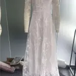 01 VESTIDO DE FESTA DE MANGA LONGA PERSPECTIVA DE COR SÓLIDA CIVIL BRANCO. (NO ESTADO) ATENÇÃO! FAZER A VISITAÇÃO ANTES DE ARREMATAR, NÃO SABEMOS SE FUNCIONA, LEILÃO NÃO TEM GARANTIA E NEM DEVOLUÇÃO, SUJEITO A POSSÍVEIS AVARIAS VISÍVEIS/OCULTAS E/OU AUSÊNCIA DE COMPONENTES.