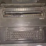 01 MÁQUINA DE ESCREVER TENPO ET112  LIGANDO E OBEDEÇENDO OS COMANDOS