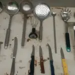 01 LOTE COM UTENSÍLIOS  DE CASA. (NO ESTADO) ATENÇÃO! FAZER A VISITAÇÃO ANTES DE ARREMATAR, NÃO SABEMOS SE FUNCIONA, LEILÃO NÃO TEM GARANTIA E NEM DEVOLUÇÃO, SUJEITO A POSSÍVEIS AVARIAS VISÍVEIS/OCULTAS E/OU AUSÊNCIA DE COMPONENTES.