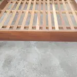 01 CAMA DE CASAL MADEIRA MACIÇA LOJAS LÍDER ÓTIMA CAMA ESTRADO TAMBEM DE MADEIRA MACIÇA. (NO ESTADO) ATENÇÃO! FAZER A VISITAÇÃO ANTES DE ARREMATAR, NÃO SABEMOS SE FUNCIONA, LEILÃO NÃO TEM GARANTIA E NEM DEVOLUÇÃO, SUJEITO A POSSÍVEIS AVARIAS VISÍVEIS/OCULTAS E/OU AUSÊNCIA DE COMPONENTES.