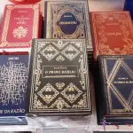 01 COLEÇÃO DE LIVROS AVULSOS CLÁSSICOS ABRIL LITERATURA COM 62 VOLS DE LUXO. (NO ESTADO) ATENÇÃO! FAZER A VISITAÇÃO ANTES DE ARREMATAR, NÃO SABEMOS SE FUNCIONA, LEILÃO NÃO TEM GARANTIA E NEM DEVOLUÇÃO, SUJEITO A POSSÍVEIS AVARIAS VISÍVEIS/OCULTAS E/OU AUSÊNCIA DE COMPONENTES.
