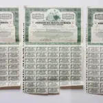 01LOTE COM UMA PETROBRÁS - TÍTULO DE AÇÕES, ELETROBRÁS OBRIGAÇÕES AO PORTADOR, 3 FOLHAS LOTE DE APOLICE DO ESTADO DE MINAS GERAIS. (NO ESTADO) ATENÇÃO! FAZER A VISITAÇÃO ANTES DE ARREMATAR, NÃO SABEMOS SE FUNCIONA, LEILÃO NÃO TEM GARANTIA E NEM DEVOLUÇÃO, SUJEITO A POSSÍVEIS AVARIAS VISÍVEIS/OCULTAS E/OU AUSÊNCIA DE COMPONENTES.