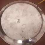 01 LOTE COM UMA BANDEJA ESTA COM FALHAS NO BANHO POR SER MUITO ANTIGA COM 29 CM DE DIAMETRO. E UM TUCANO EM MADEIRA FEITO ARTESANAL. (NO ESTADO) ATENÇÃO! FAZER A VISITAÇÃO ANTES DE ARREMATAR, NÃO SABEMOS SE FUNCIONA, LEILÃO NÃO TEM GARANTIA E NEM DEVOLUÇÃO, SUJEITO A POSSÍVEIS AVARIAS VISÍVEIS/OCULTAS E/OU AUSÊNCIA DE COMPONENTES.