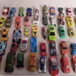 100 CARRINHOS HOT WHEELS ANTIGOS  E OUTROS MODELOS. (NO ESTADO) ATENÇÃO! FAZER A VISITAÇÃO ANTES DE ARREMATAR, NÃO SABEMOS SE FUNCIONA, LEILÃO NÃO TEM GARANTIA E NEM DEVOLUÇÃO, SUJEITO A POSSÍVEIS AVARIAS VISÍVEIS/OCULTAS E/OU AUSÊNCIA DE COMPONENTES.