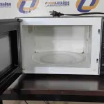 01 MICROONDAS TURNTABLEA 110V V9427T. (NO ESTADO EM QUE SE ENCONTRA. SUJEITO A AVARIAS OCULTAS/VISÍVEIS.)