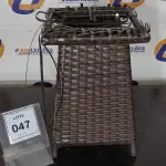 01 MESA DE CANTO DE JARDIM. (NO ESTADO EM QUE SE ENCONTRA. SUJEITO A AVARIAS OCULTAS/VISÍVEIS.) BH1580J